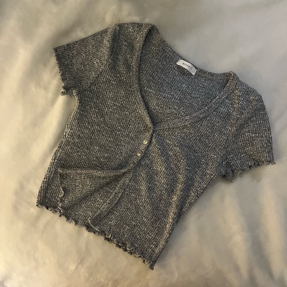 gray ribbed crop top w/ open front - Picture 1 of 1